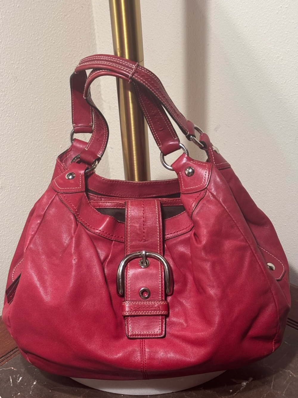 Stylish Red Leather Shoulder Bag - Fashionable Everyday Carry